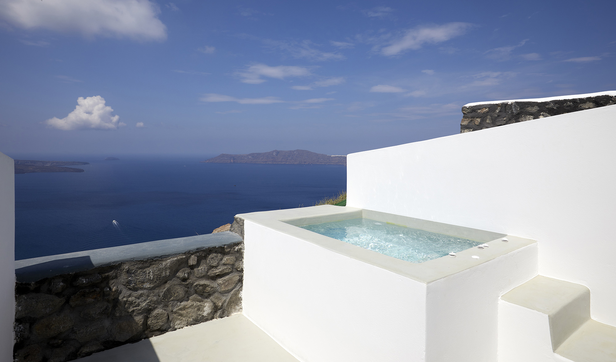 Honeymoon Suite with Hot Tub & Caldera View